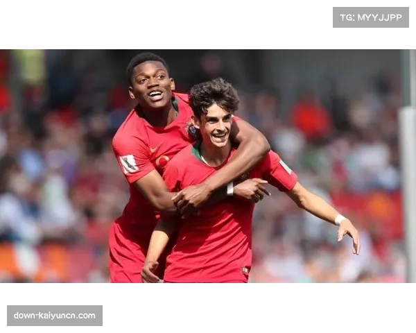 葡萄牙体育防线稳固,梅纳朱门线救险确保半场0-0